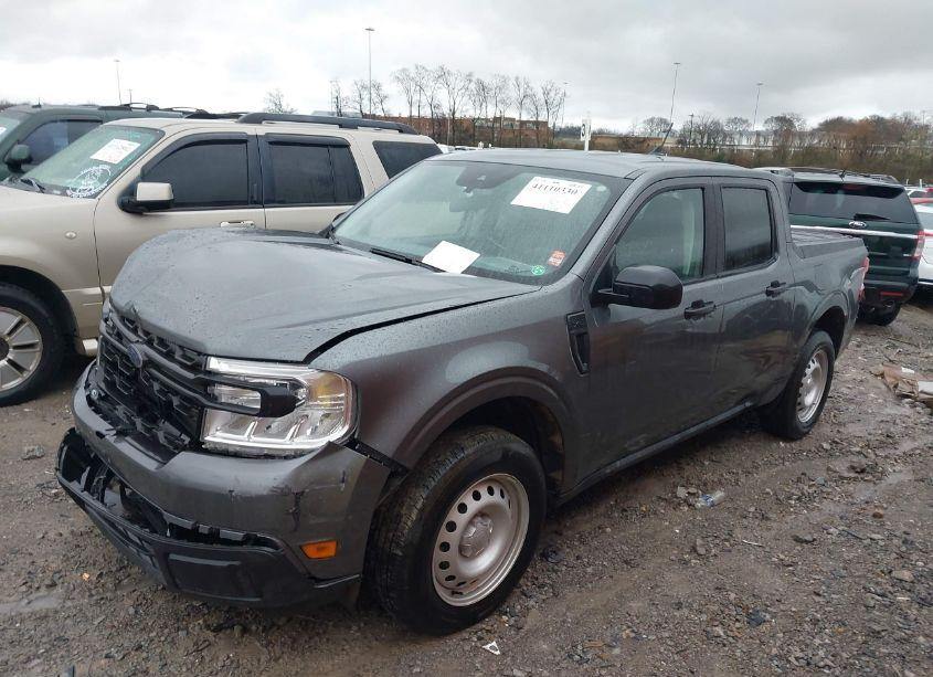 Photo 2 of 2024 Ford Maverick XL (VIN 3FTTW8A30RRA45469)