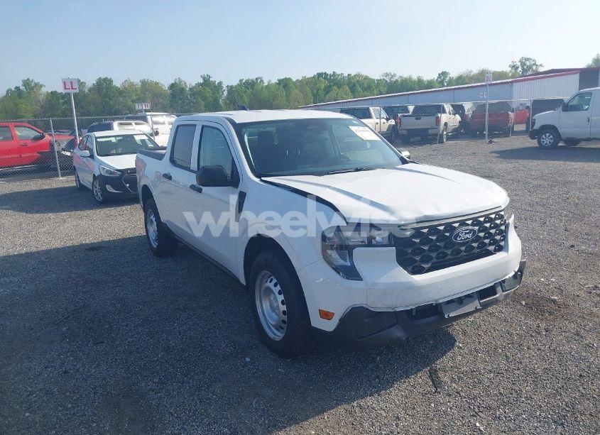 2025 Ford Maverick XL (VIN 3FTTW8A35SRA24963) main photo