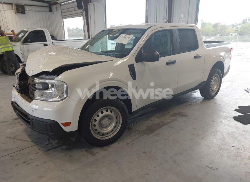 Photo 2 of 2024 Ford Maverick XL (VIN 3FTTW8A39RRA92354)