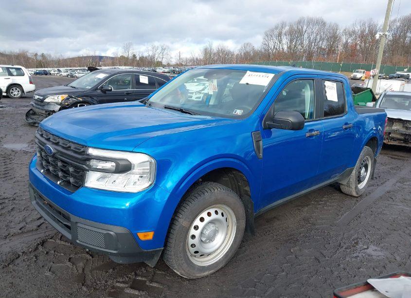 Photo 2 of 2022 Ford Maverick XL (VIN 3FTTW8E30NRA57318)