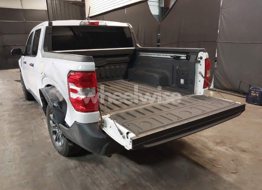 Photo 3 of 2022 Ford Maverick XLT (VIN 3FTTW8E32NRA79563)