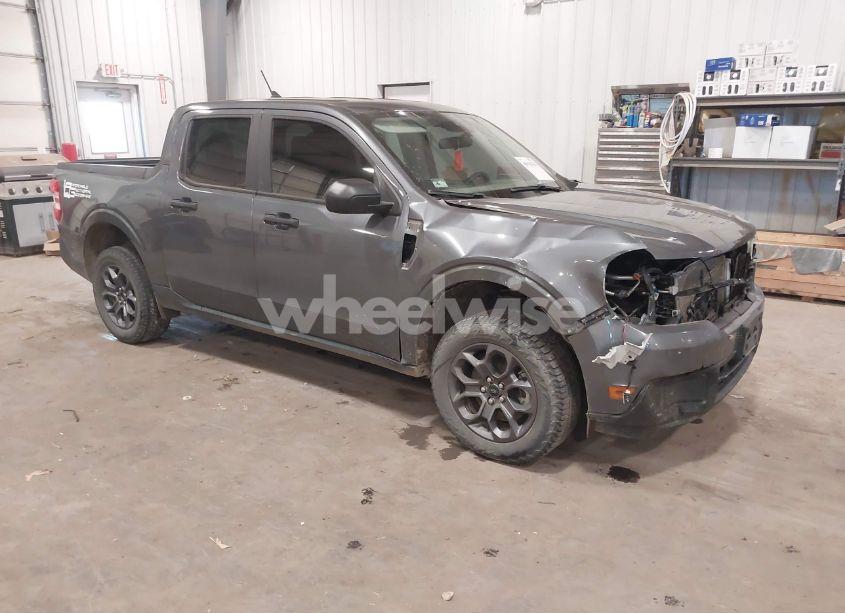 2022 Ford Maverick XLT (VIN 3FTTW8E93NRA52294) main photo