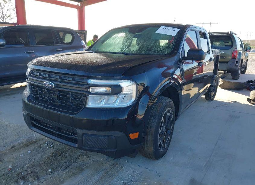 Photo 2 of 2022 Ford Maverick XL (VIN 3FTTW8E93NRA55552)