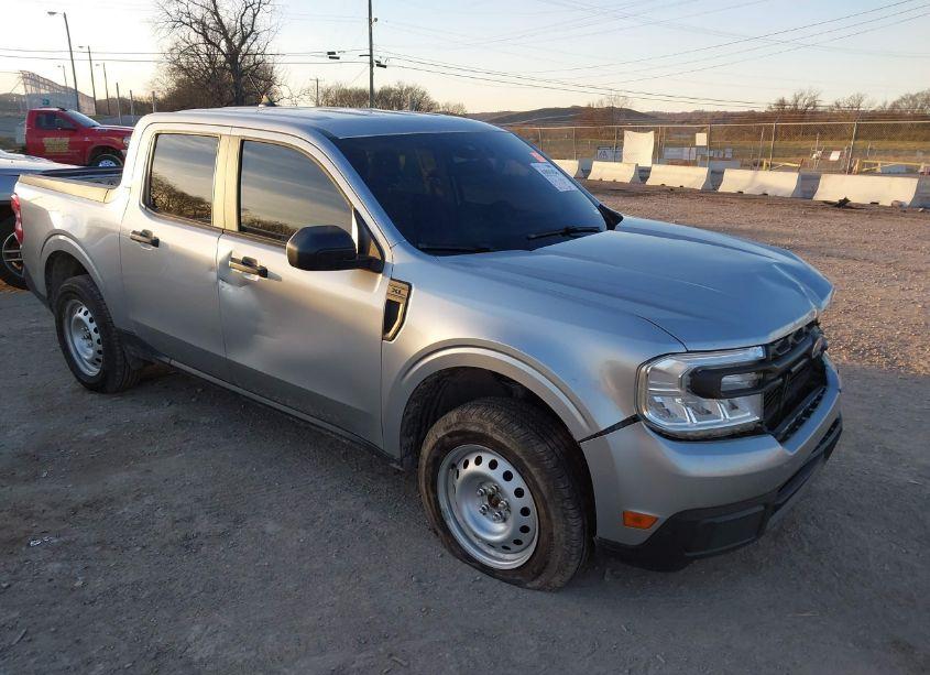 2022 Ford Maverick XL (VIN 3FTTW8E96NRA06636) main photo
