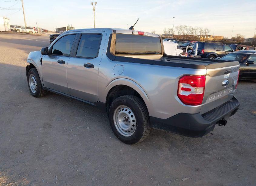 Photo 3 of 2022 Ford Maverick XL (VIN 3FTTW8E96NRA06636)