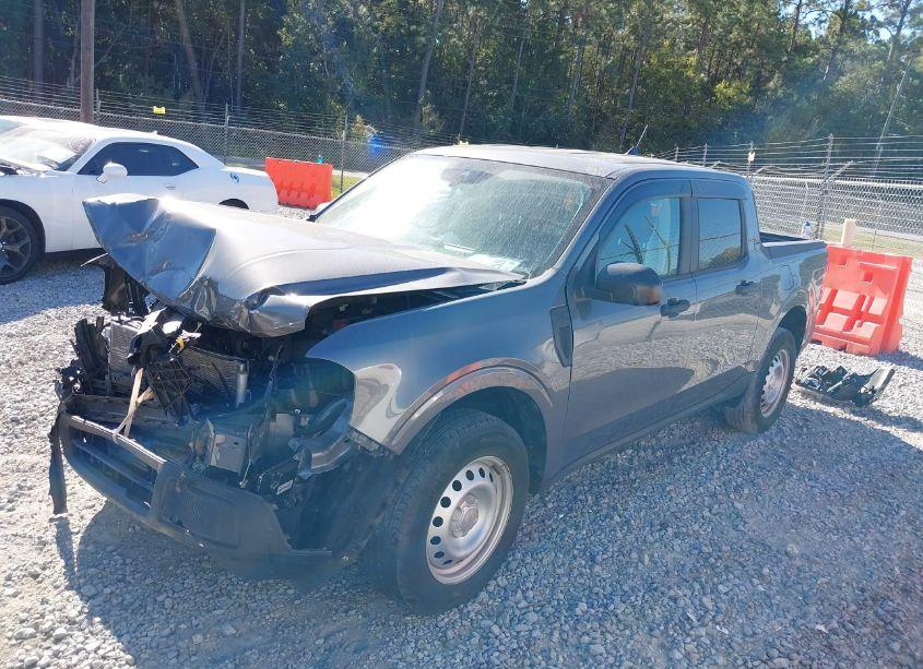 Photo 2 of 2022 Ford Maverick XL (VIN 3FTTW8E96NRA43198)