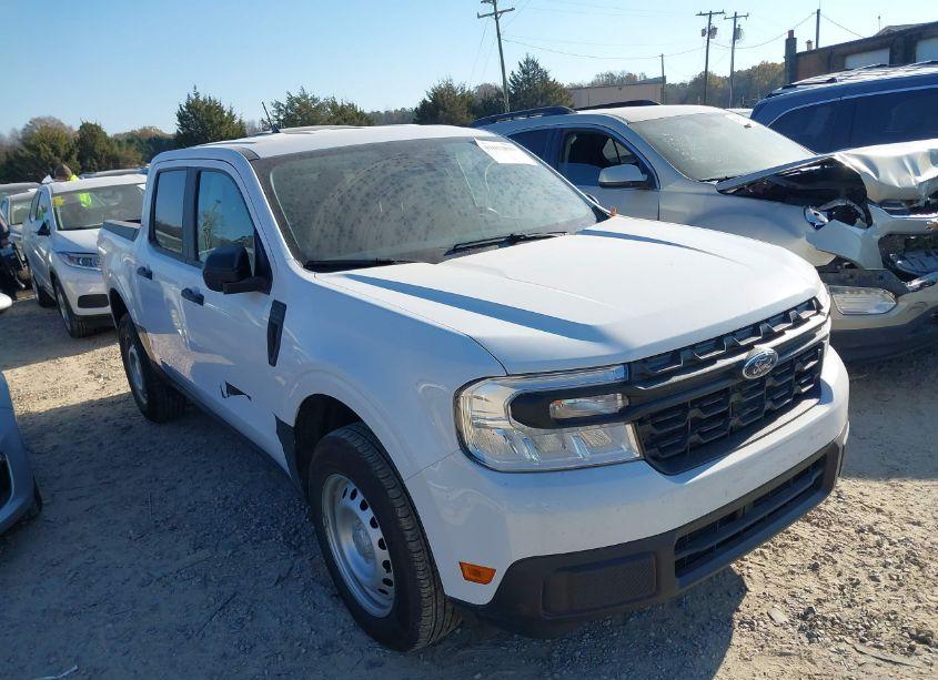 2023 Ford Maverick XL (VIN 3FTTW8E98PRA37454) main photo