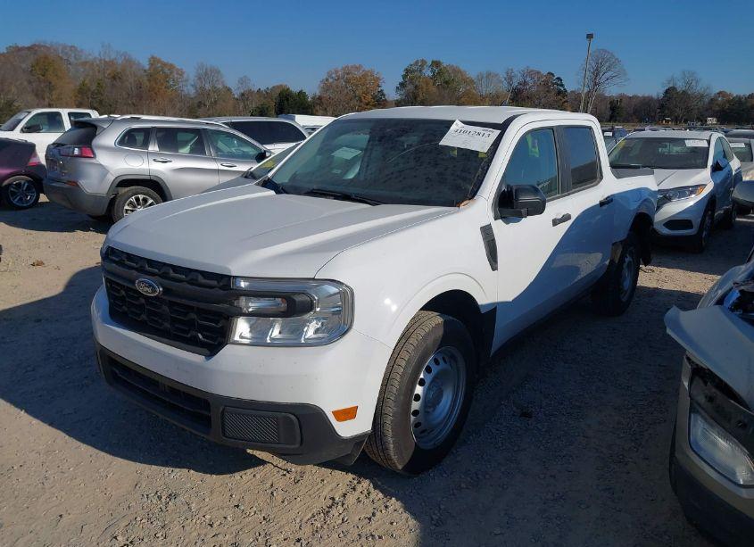 Photo 2 of 2023 Ford Maverick XL (VIN 3FTTW8E98PRA37454)