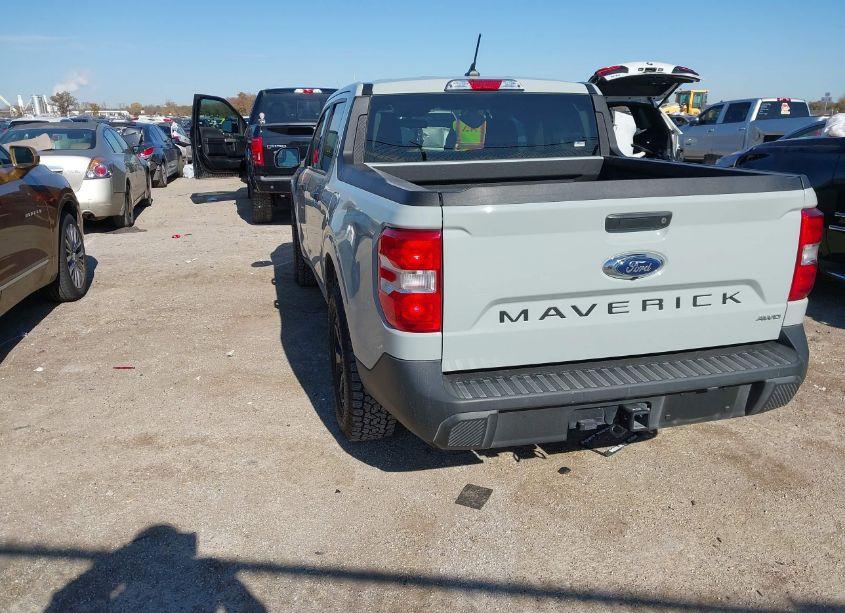 Photo 3 of 2022 Ford Maverick XLT (VIN 3FTTW8F90NRA41218)