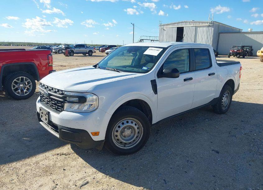 Photo 2 of 2022 Ford Maverick XL (VIN 3FTTW8F90NRA67365)