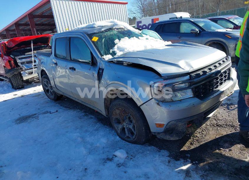 2022 Ford Maverick XLT (VIN 3FTTW8F98NRA16549) main photo