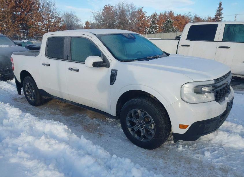 2022 Ford Maverick XLT (VIN 3FTTW8F9XNRA20876) main photo