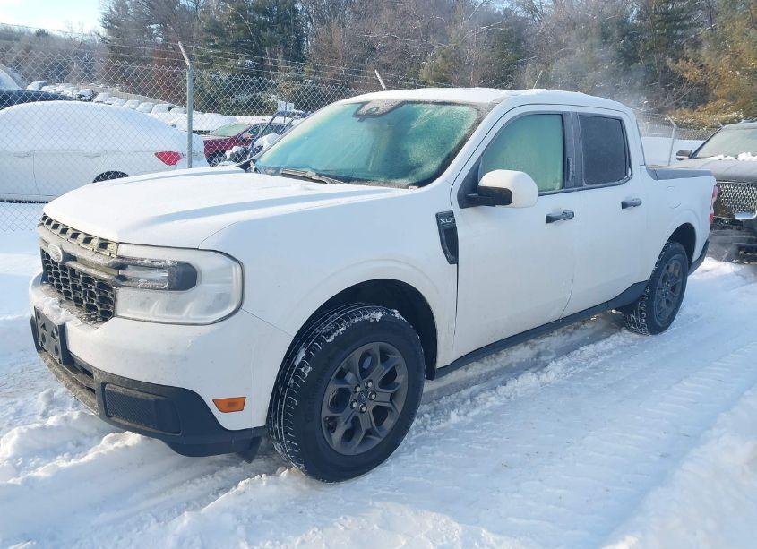 Photo 2 of 2022 Ford Maverick XLT (VIN 3FTTW8F9XNRA20876)