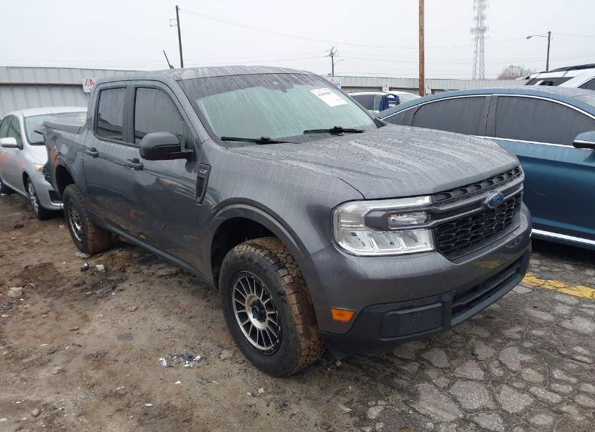 2022 Ford Maverick XLT (VIN 3FTTW8F9XNRA71696) main photo