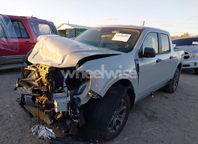Photo 2 of 2024 Ford Maverick XLT (VIN 3FTTW8H30RRB35422)