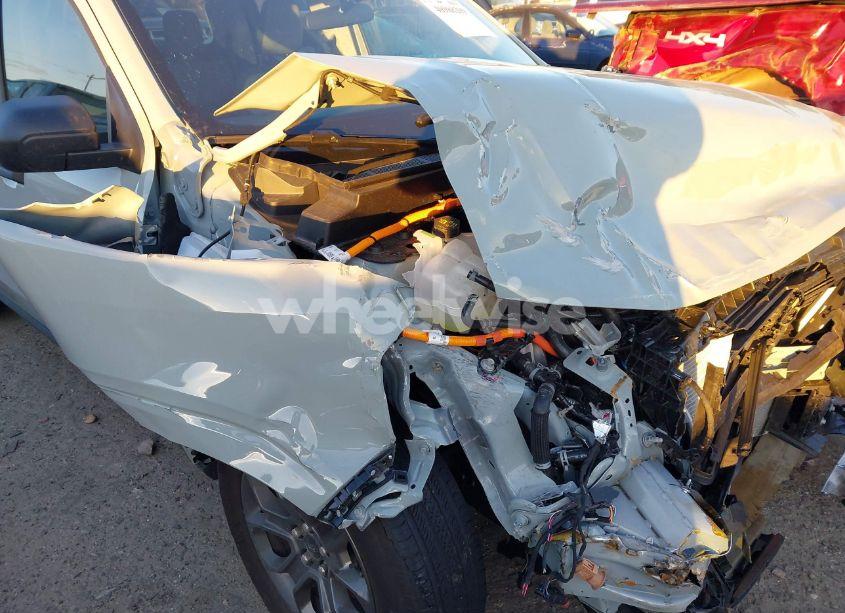 Photo 6 of 2024 Ford Maverick XLT (VIN 3FTTW8H30RRB35422)