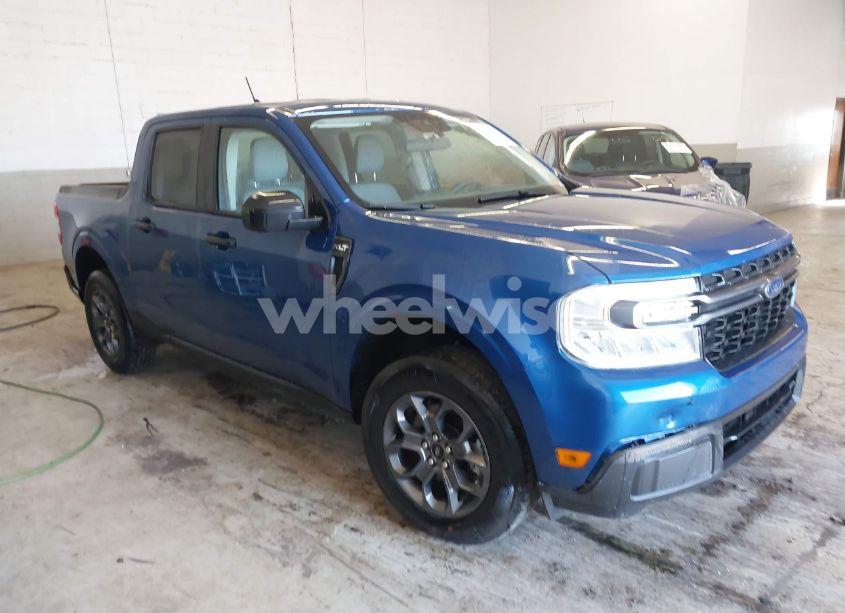 2024 Ford Maverick XLT (VIN 3FTTW8H32RRA67690) main photo