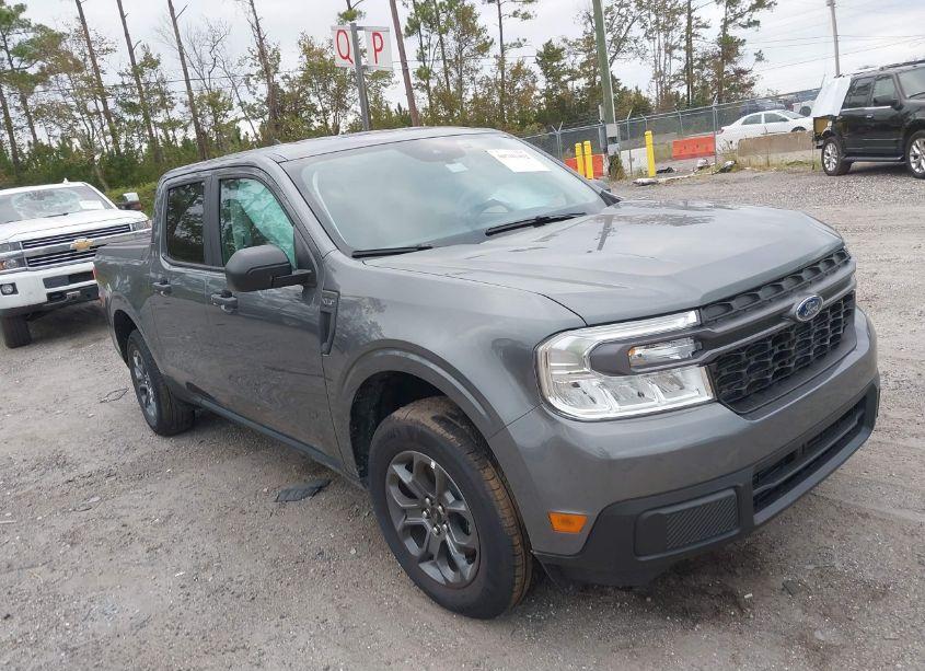 2024 Ford Maverick XLT (VIN 3FTTW8H32RRB10859) main photo