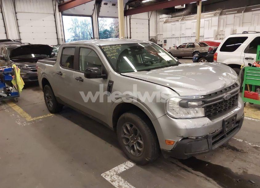 2024 Ford Maverick XLT (VIN 3FTTW8H38RRA21085) main photo
