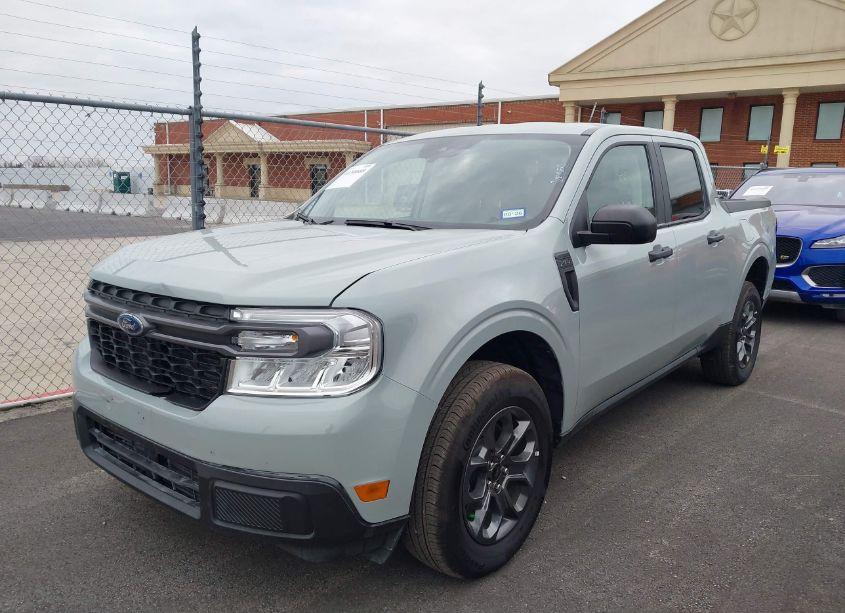 Photo 2 of 2024 Ford Maverick XLT (VIN 3FTTW8H96RRB41178)