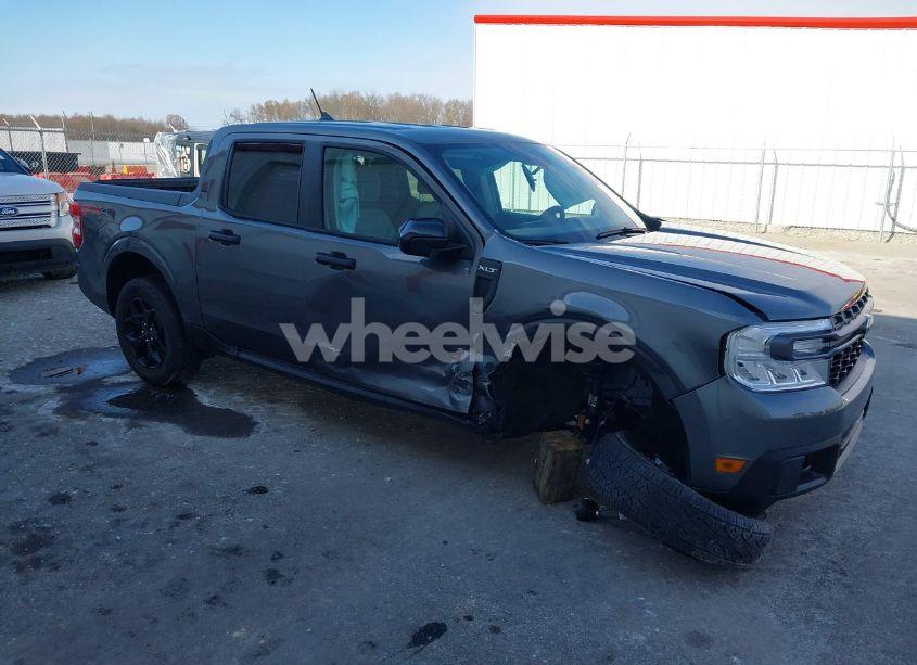 2024 Ford Maverick XLT (VIN 3FTTW8J90RRB57998) main photo