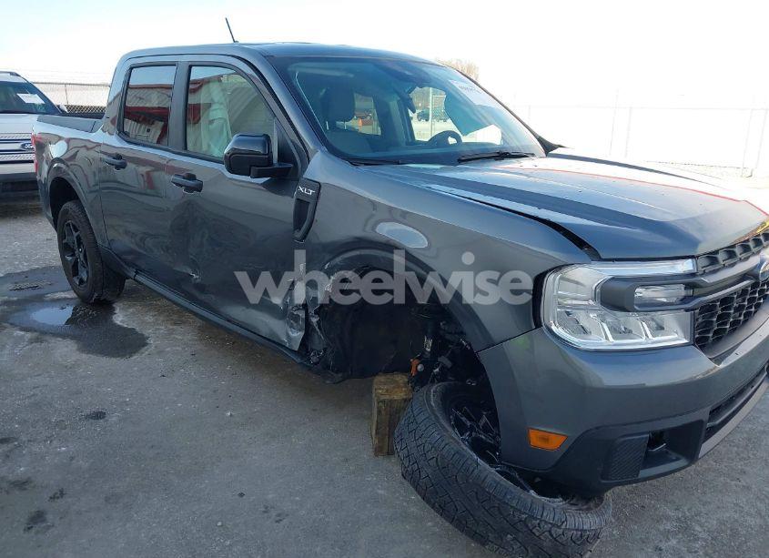 Photo 6 of 2024 Ford Maverick XLT (VIN 3FTTW8J90RRB57998)