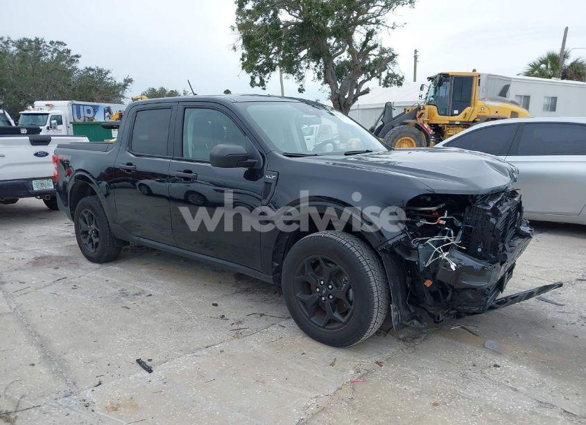 2024 Ford Maverick XLT (VIN 3FTTW8J95RRA32639) main photo