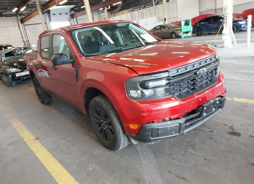 2024 Ford Maverick XLT (VIN 3FTTW8J97RRB02626) main photo