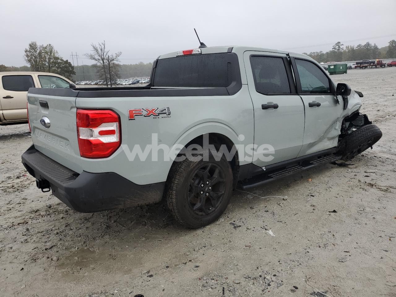 Photo 3 of 2024 FORD MAVERICK XLT (VIN 3FTTW8J9XRRB57300)