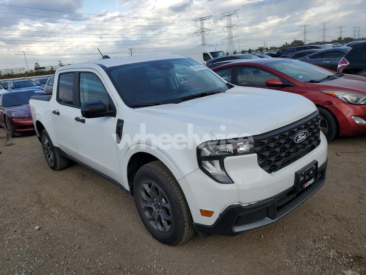 Photo 4 of 2025 FORD MAVERICK XLT (VIN 3FTTW8JA8SRA17424)
