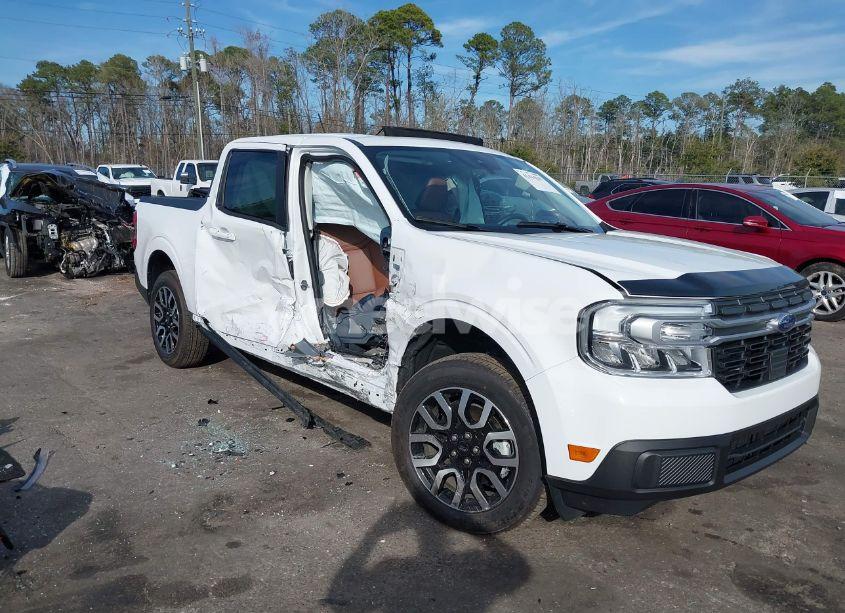 2024 Ford Maverick LARIAT (VIN 3FTTW8M36RRA99306) main photo