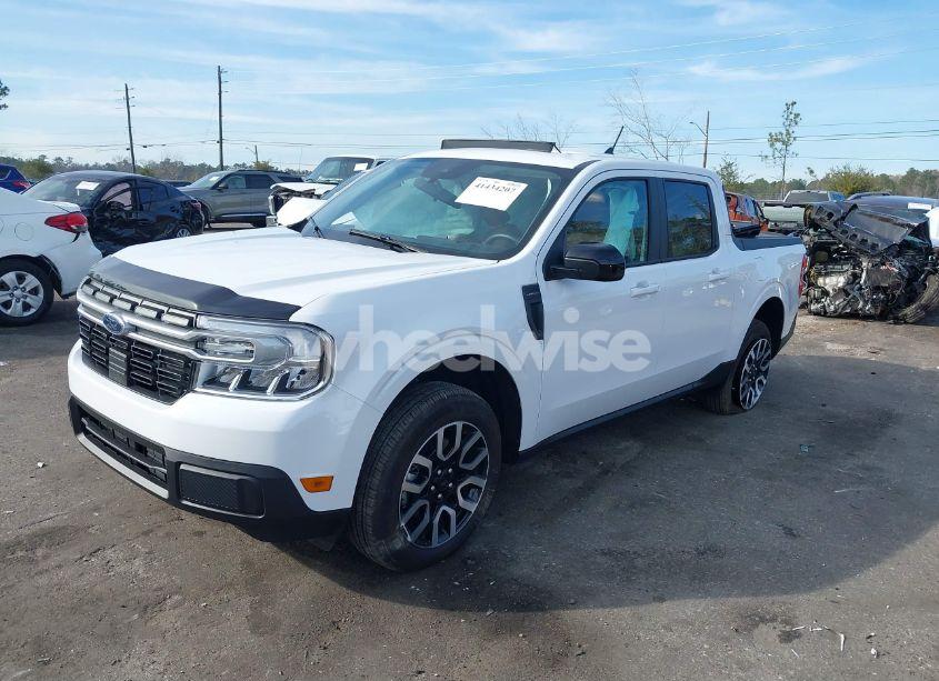 Photo 2 of 2024 Ford Maverick LARIAT (VIN 3FTTW8M36RRA99306)