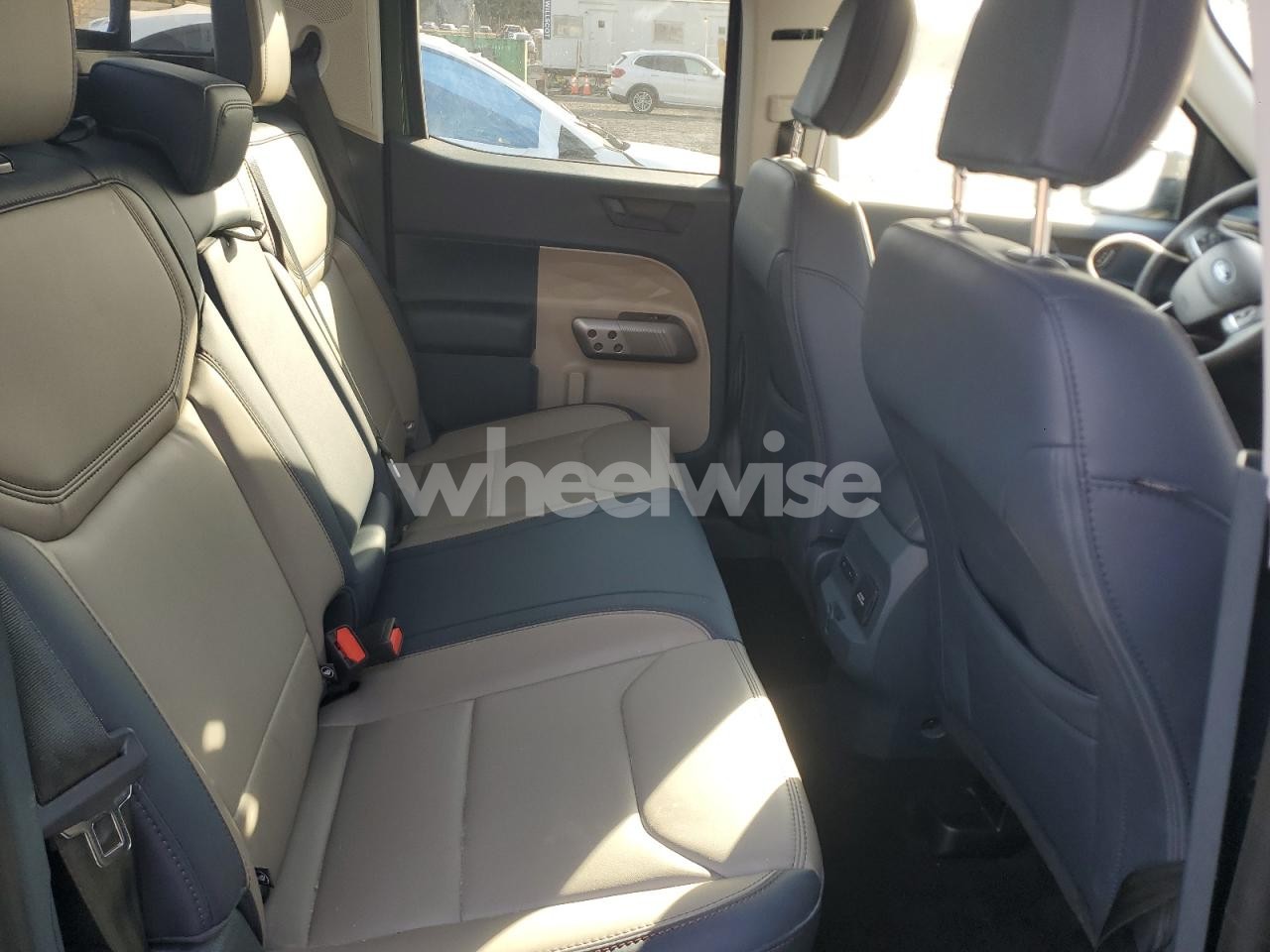 Photo 10 of 2025 FORD MAVERICK LARIAT (VIN 3FTTW8S39SRA03337)