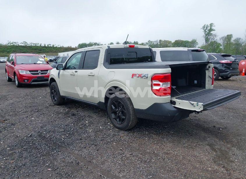 Photo 3 of 2024 Ford Maverick LARIAT (VIN 3FTTW8S96RRB45370)