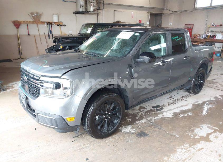 Photo 2 of 2024 Ford Maverick LARIAT (VIN 3FTTW8S98RRB47721)