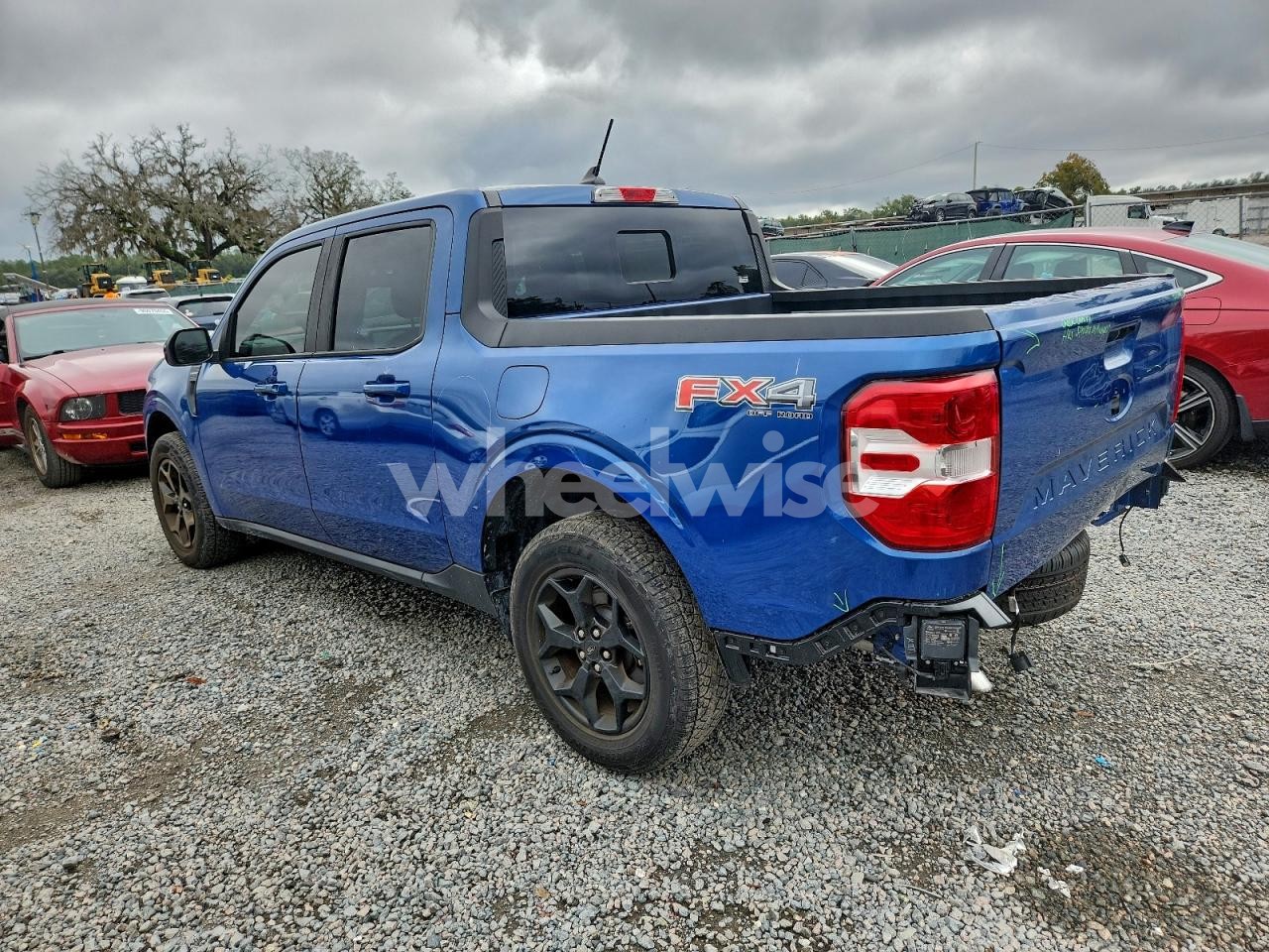 Photo 2 of 2024 FORD MAVERICK LARIAT (VIN 3FTTW8S99RRB45587)