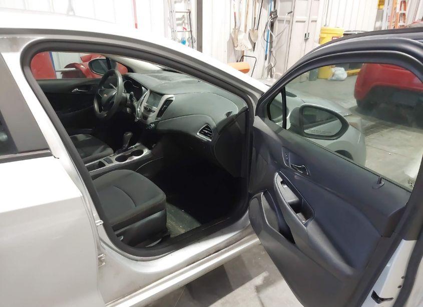 Photo 5 of 2017 Chevrolet Cruze LS AUTO (VIN 3G1BC5SMXHS563759)