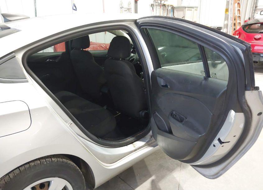 Photo 8 of 2017 Chevrolet Cruze LS AUTO (VIN 3G1BC5SMXHS563759)