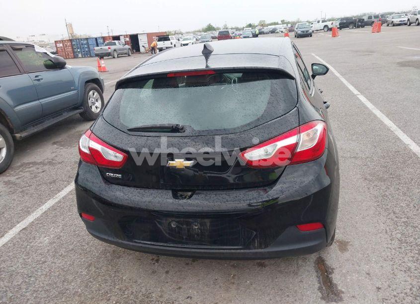 Photo 16 of 2019 Chevrolet Cruze LS (VIN 3G1BC6SM8KS585191)