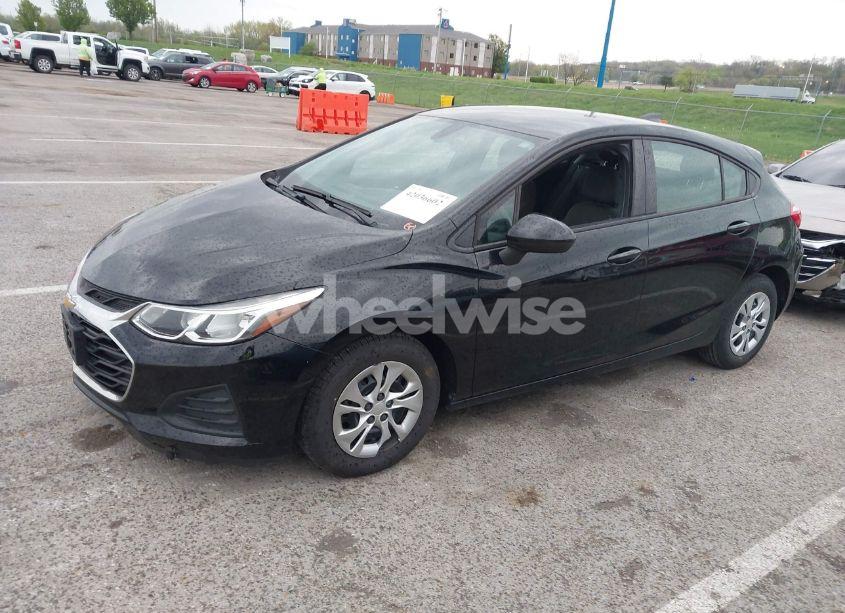 Photo 2 of 2019 Chevrolet Cruze LS (VIN 3G1BC6SM8KS585191)
