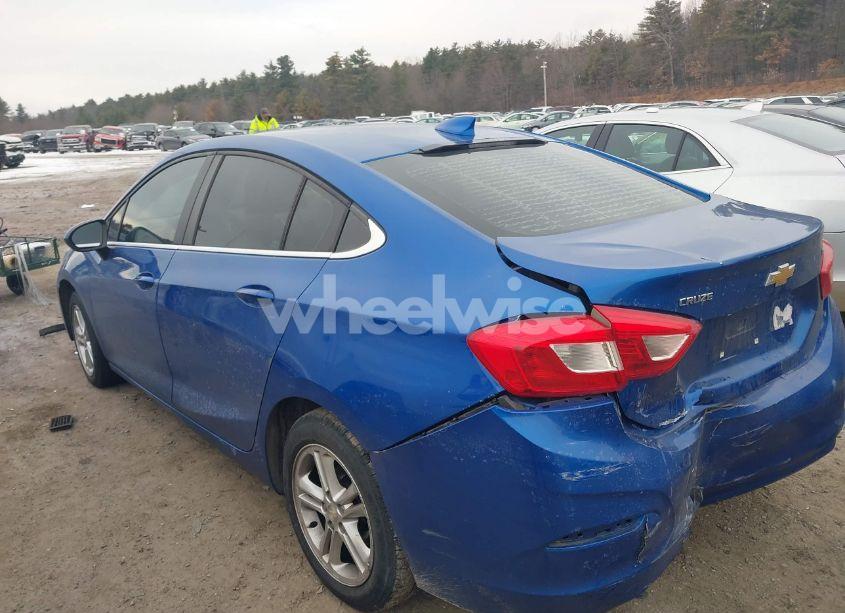 Photo 3 of 2017 Chevrolet Cruze LT AUTO (VIN 3G1BE5SM1HS559240)