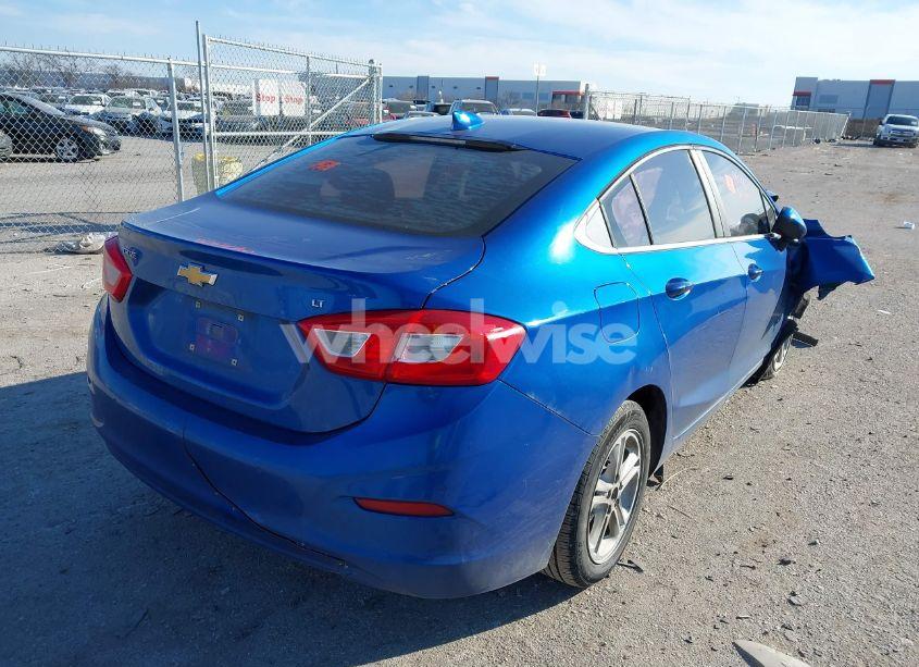 Photo 4 of 2017 Chevrolet Cruze LT AUTO (VIN 3G1BE5SM2HS572935)