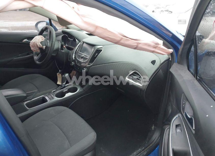 Photo 5 of 2017 Chevrolet Cruze LT AUTO (VIN 3G1BE5SM2HS572935)