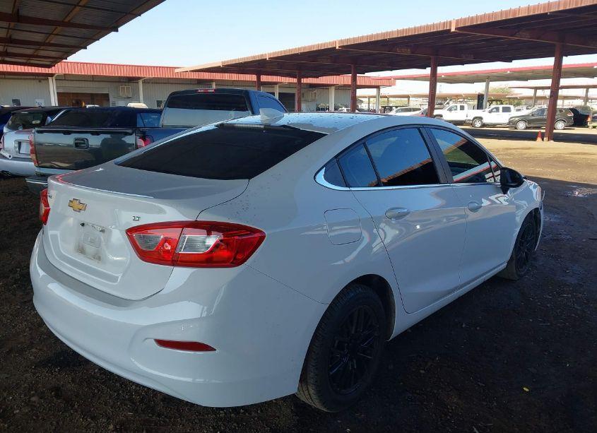 Photo 4 of 2017 Chevrolet Cruze LT AUTO (VIN 3G1BE5SM3HS558560)