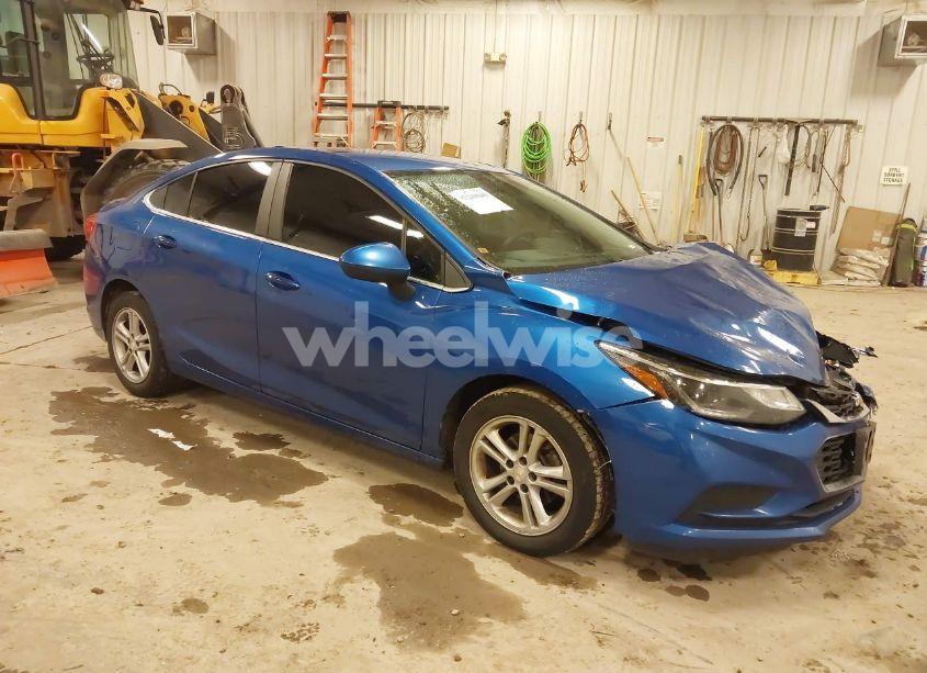 2017 Chevrolet Cruze LT AUTO (VIN 3G1BE5SM5HS534826) main photo