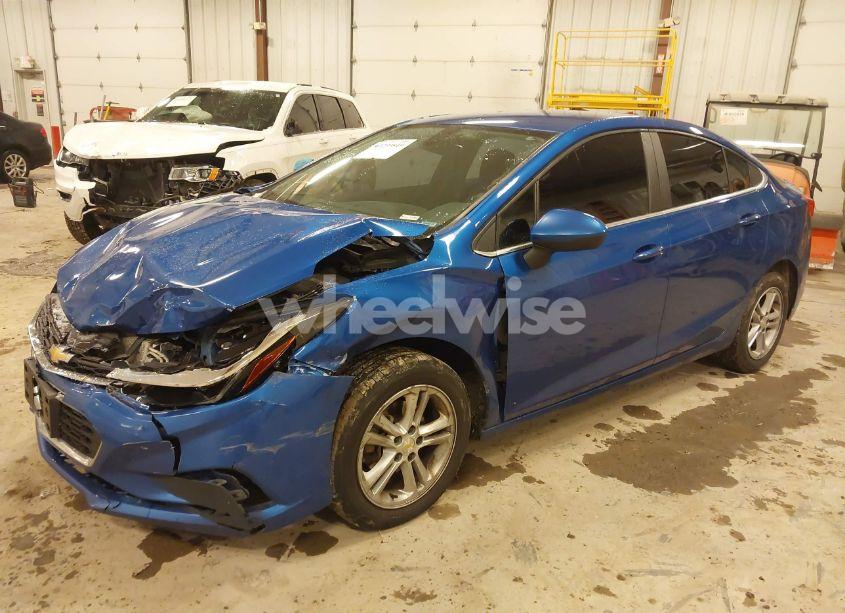 Photo 2 of 2017 Chevrolet Cruze LT AUTO (VIN 3G1BE5SM5HS534826)