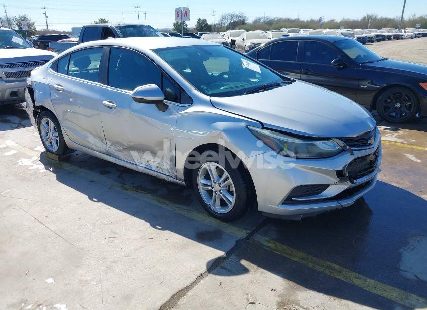 2017 Chevrolet Cruze LT AUTO (VIN 3G1BE5SM6HS517744) main photo