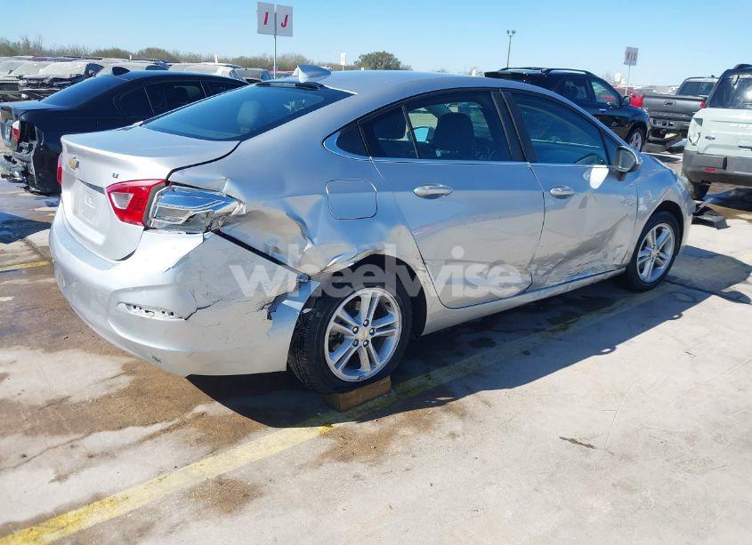 Photo 4 of 2017 Chevrolet Cruze LT AUTO (VIN 3G1BE5SM6HS517744)
