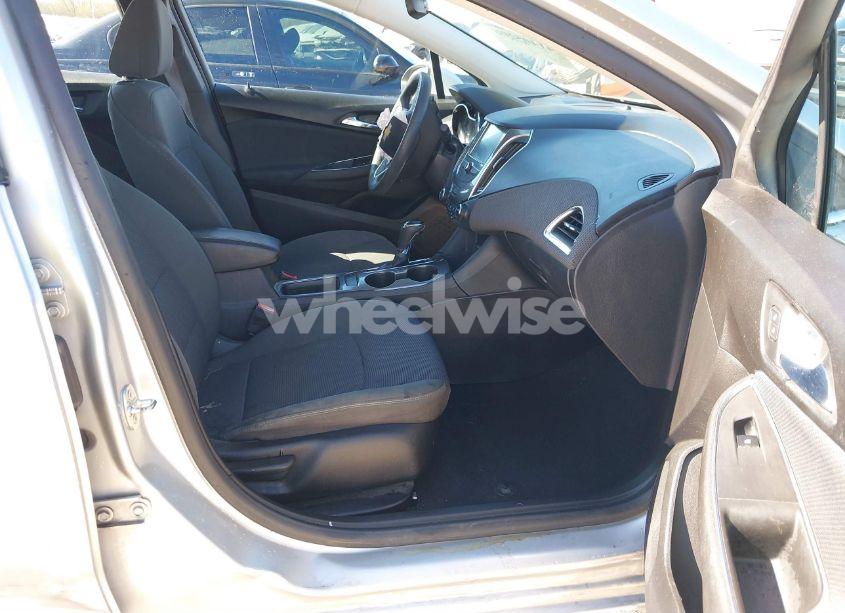 Photo 5 of 2017 Chevrolet Cruze LT AUTO (VIN 3G1BE5SM6HS517744)