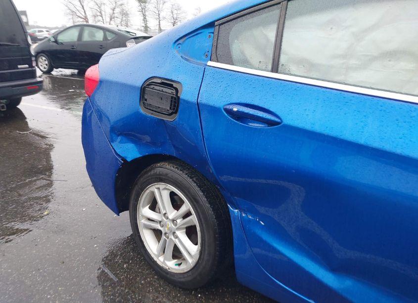 Photo 6 of 2017 Chevrolet Cruze LT AUTO (VIN 3G1BE5SM7HS521446)